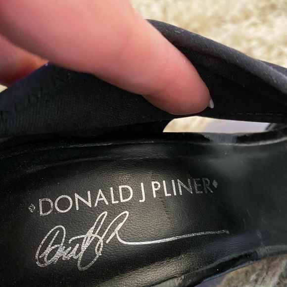 Donald Pliner Vintage Black Patent Heels with Knit Stretch / Open Toe / Size 8.5 - Picture 4 of 7